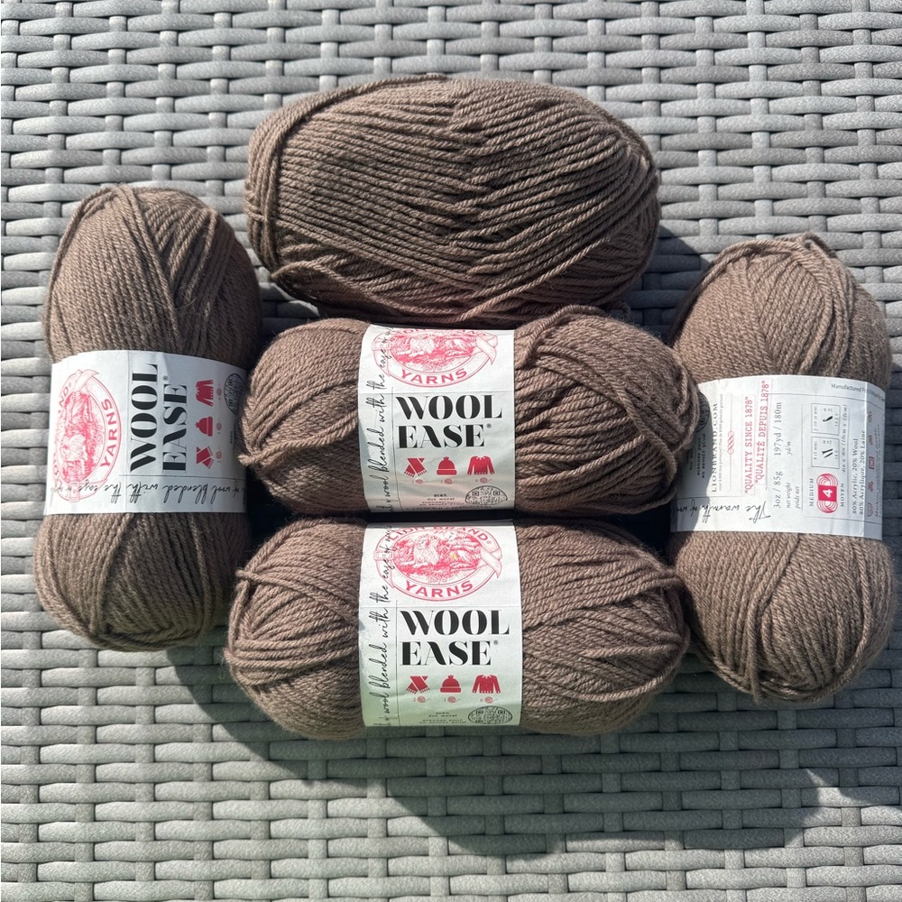 Lion Brand Wool-Ease Yarn in THRUSH a Brown color